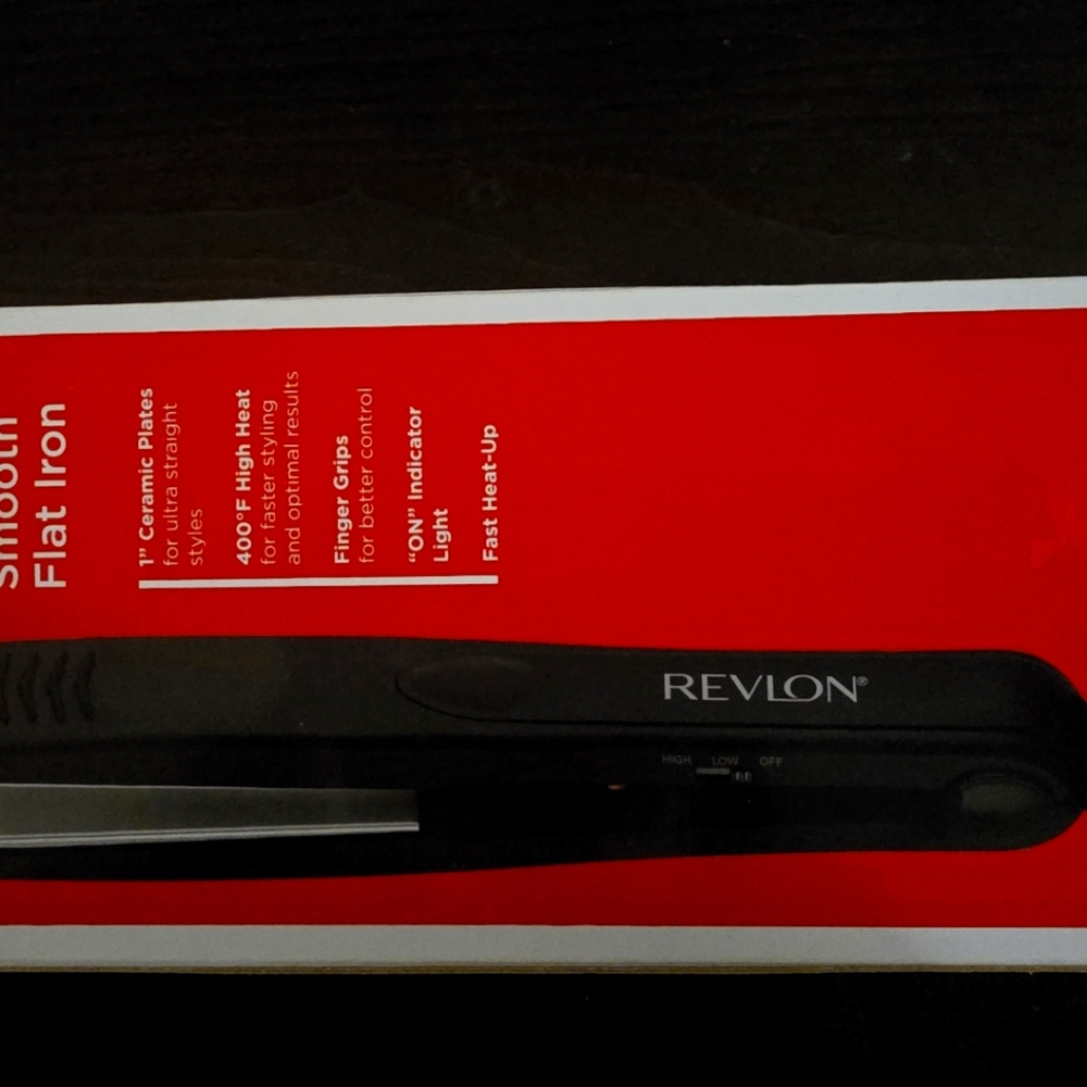REVLON FLAT IRON